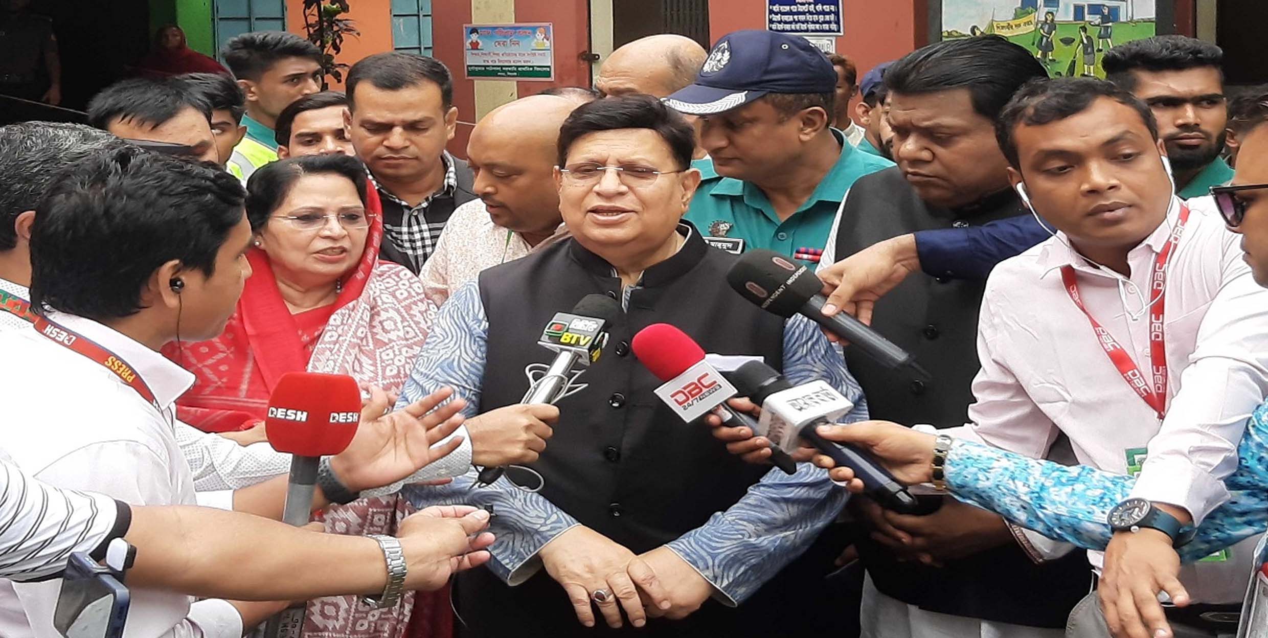 বাংলাদেশে এ প্রথম ইভিএমে ভোট দিলাম, খুব ভালো লাগছে